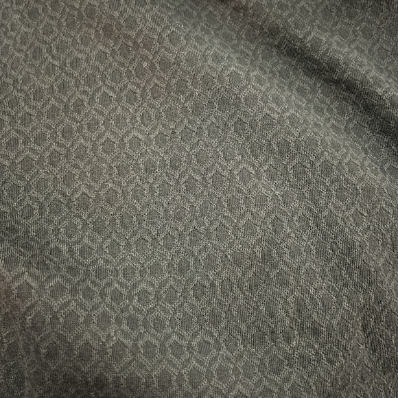 Boden quarter length sleeve top. Black in color. size 6R NWT - Picture 4 of 7